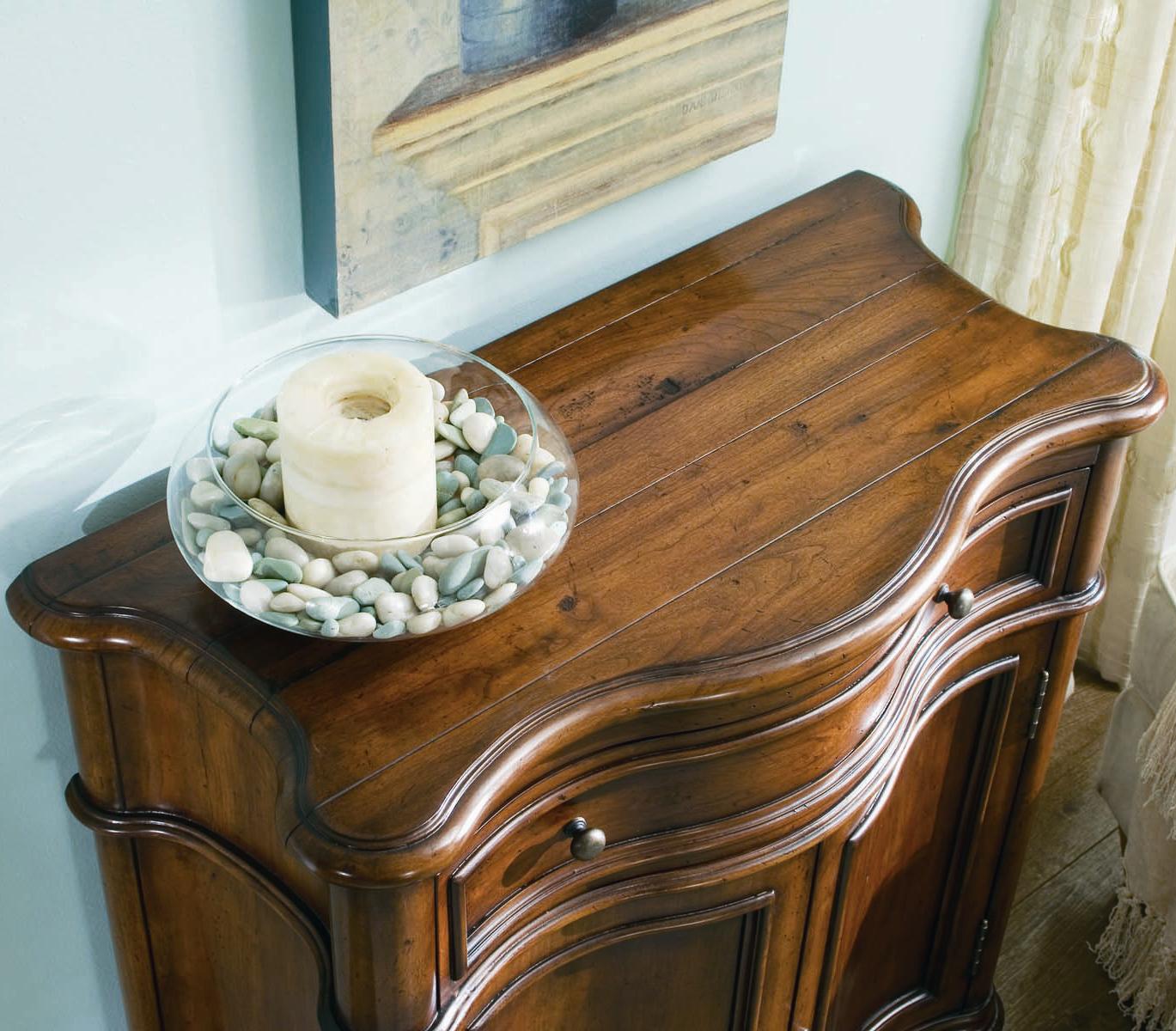 Hooker Furniture Waverly Place Waverly Shaped Hall Console Belfort